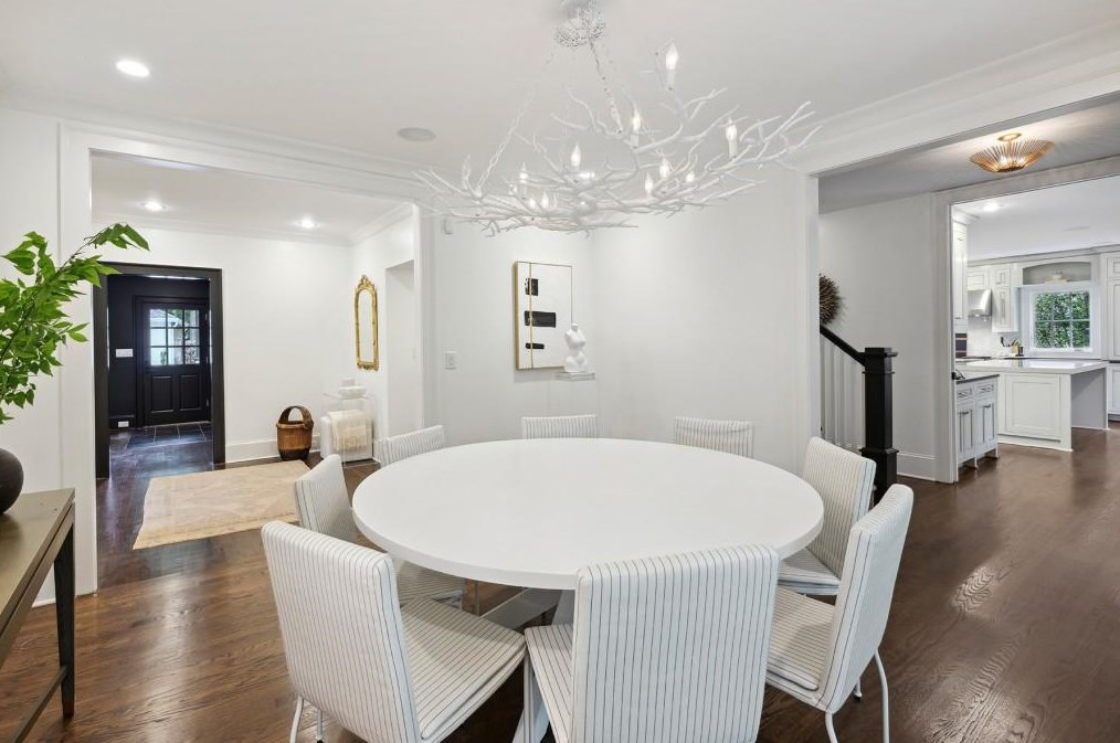 1694 Sussex Rd, Atlanta GA  30306-3062 exterior