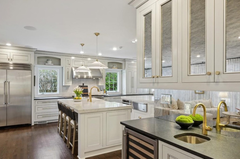 1694 Sussex Rd, Atlanta GA  30306-3062 exterior