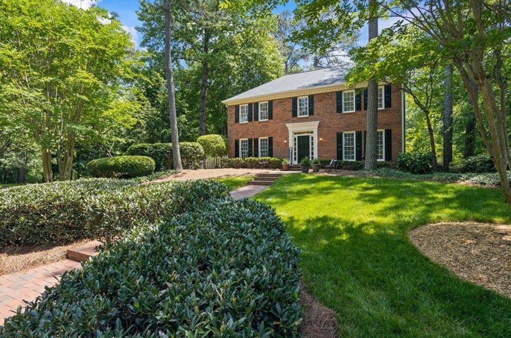1559 Sandpoint Dr, Roswell, GA 30075-5402
