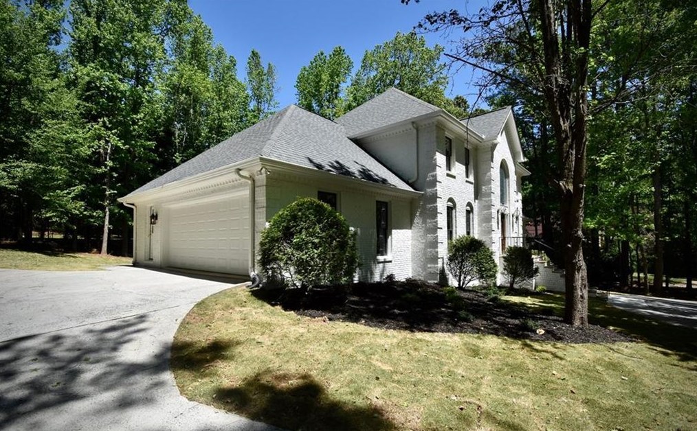 5000 Willow Bluff Dr, Atlanta GA  30350-1036 exterior