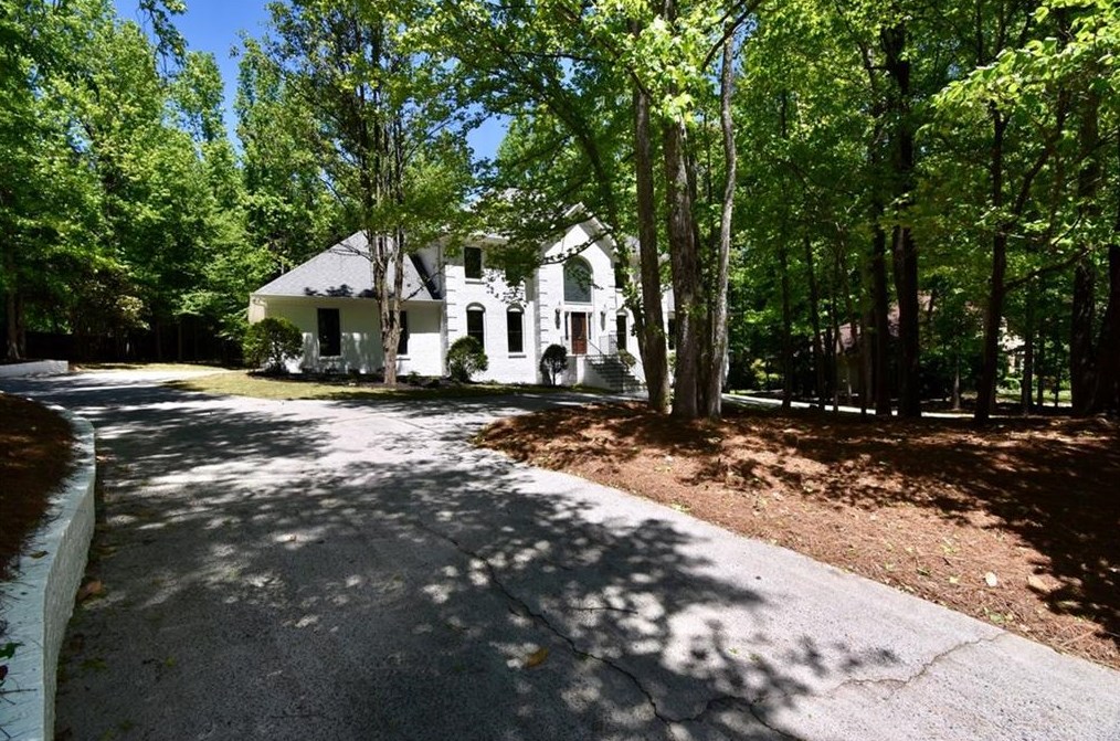 5000 Willow Bluff Dr, Atlanta GA  30350-1036 exterior