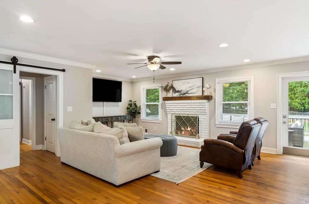 3796 Watkins Pl, Atlanta GA  30319-1827 exterior