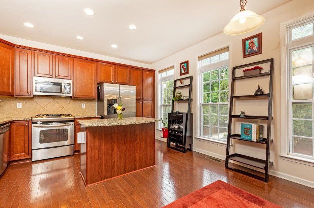 1897 Ridgemont Ln, Decatur GA  30033-4051 exterior