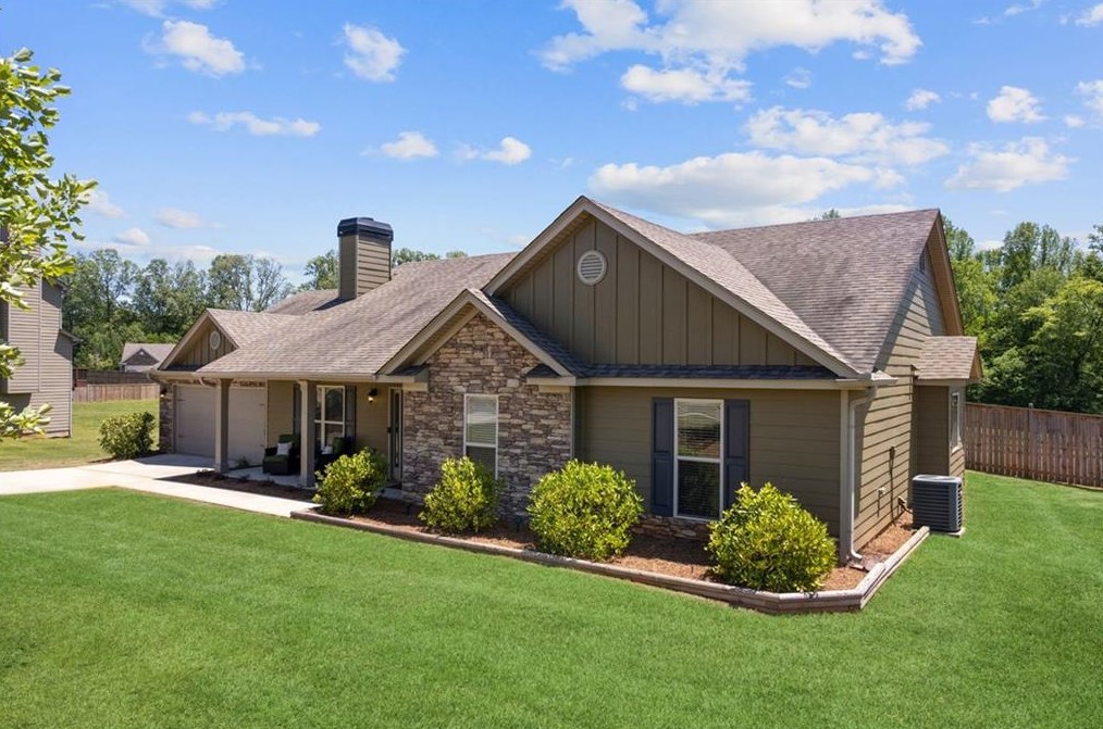 555 Cambridge Farms Dr, Hoschton GA  30548 exterior