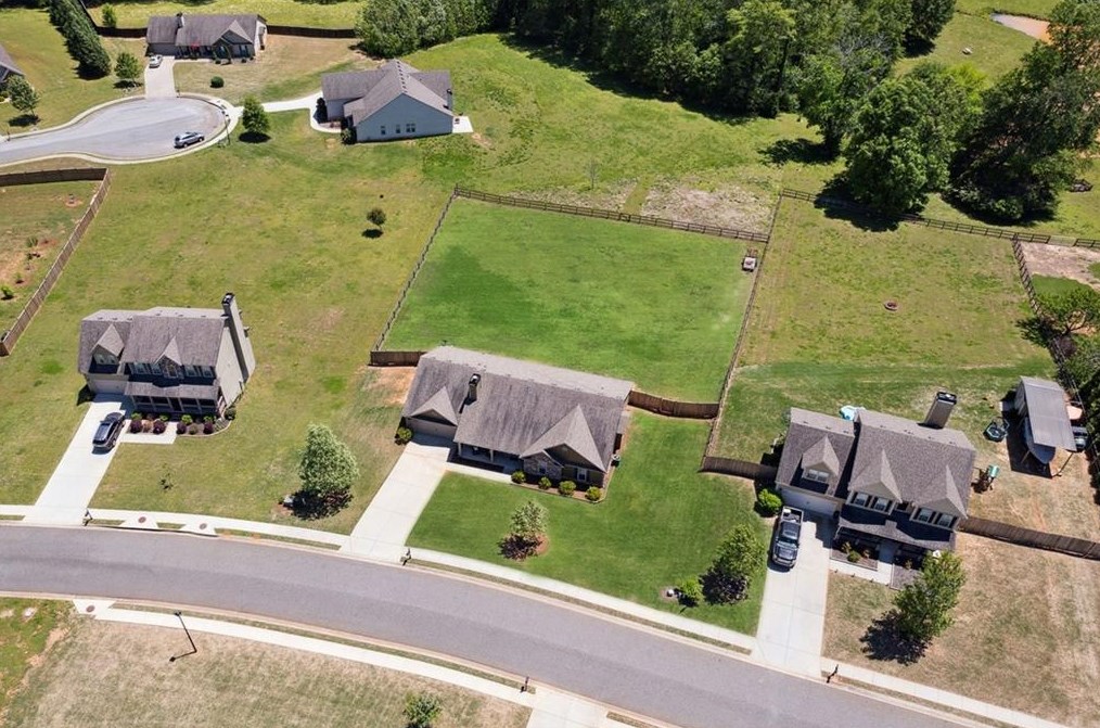 555 Cambridge Farms Dr, Hoschton, GA 30548