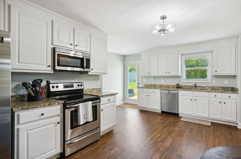 555 Cambridge Farms Dr, Hoschton GA  30548 exterior