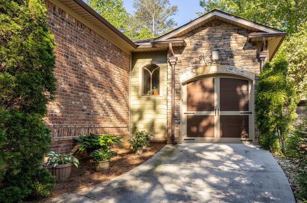 1696 Little Joe Ct, Decatur GA  30033-1519 exterior