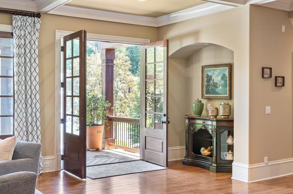 1696 Little Joe Ct, Decatur GA  30033-1519 exterior