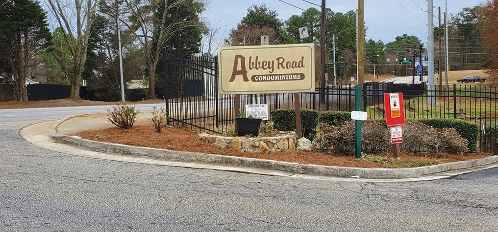 3293 Abbeywood Dr, Decatur, GA 30034