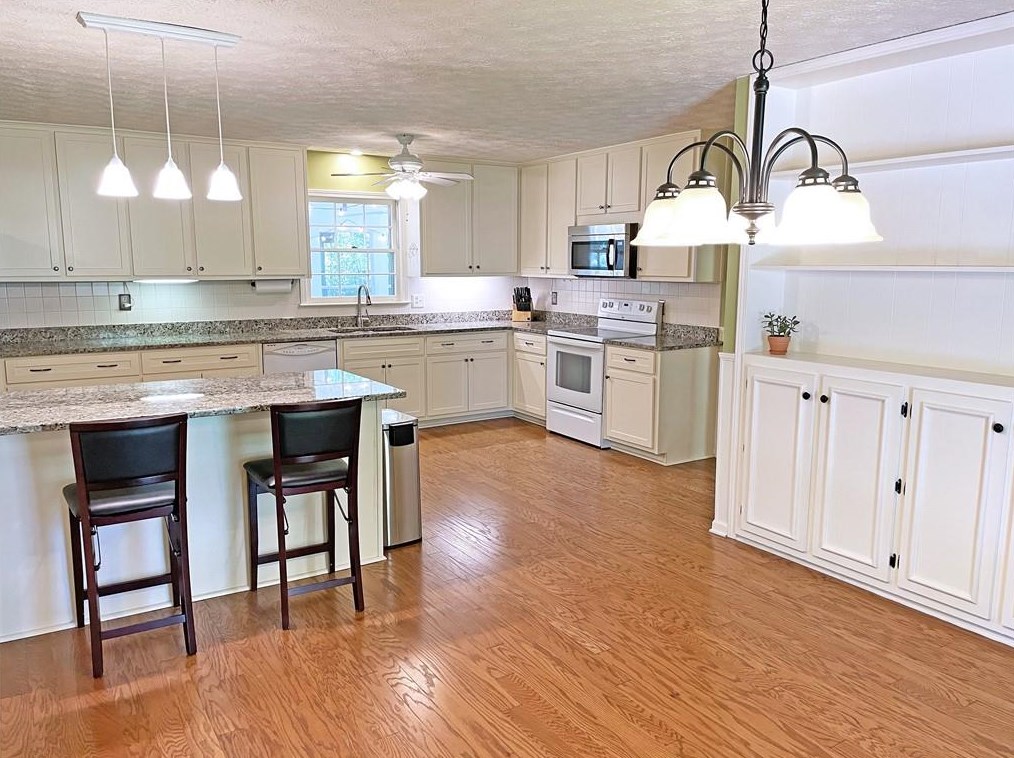 641 Hood Rd, Stockbridge, GA 30281