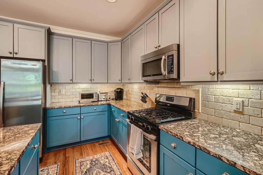 3027 Eltham Pl, Decatur GA  30033-3253 exterior