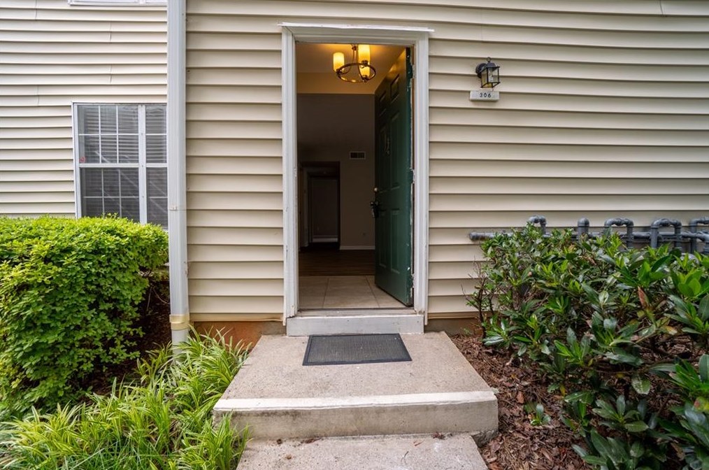 306 Glenleaf Dr, Norcross, GA 30092