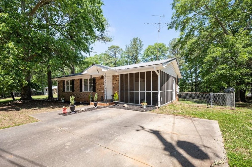 255 Orchard Cir, Commerce, GA 30529