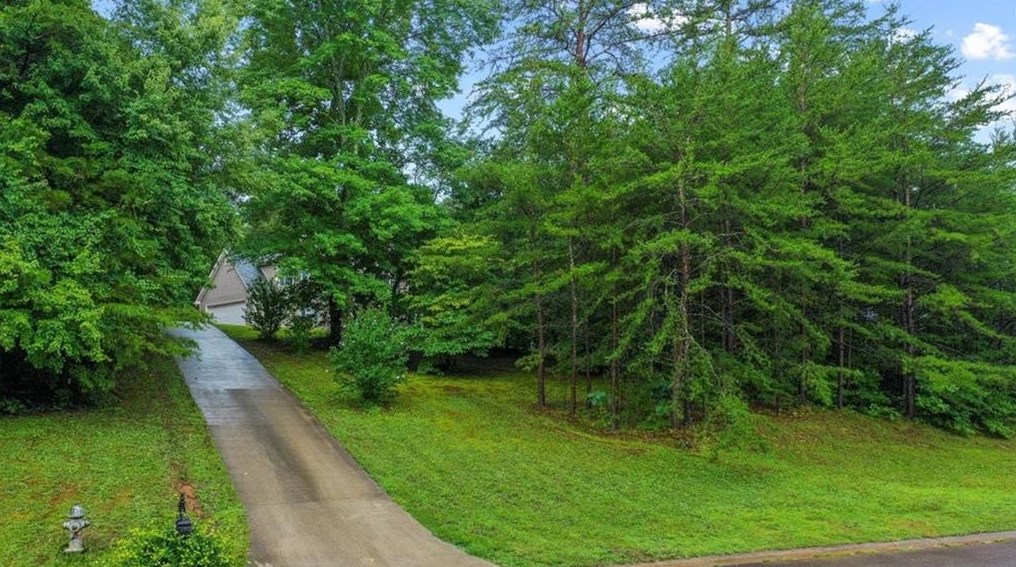 6242 Southern Magnolia Ln, Lula, GA 30554