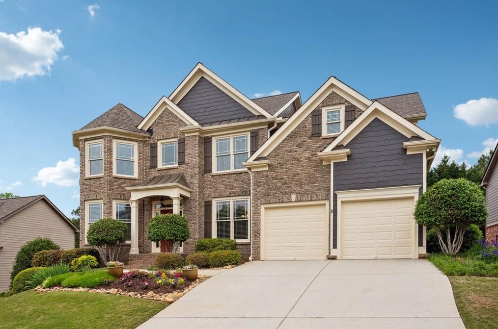 7811 Benchmark Dr, Flowery Branch, GA 30542-7567