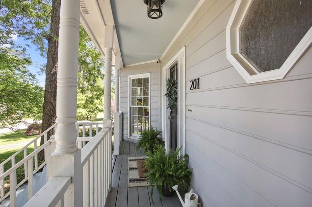 201 Muddy River Rd, Lawrenceville GA  30043-4465 exterior