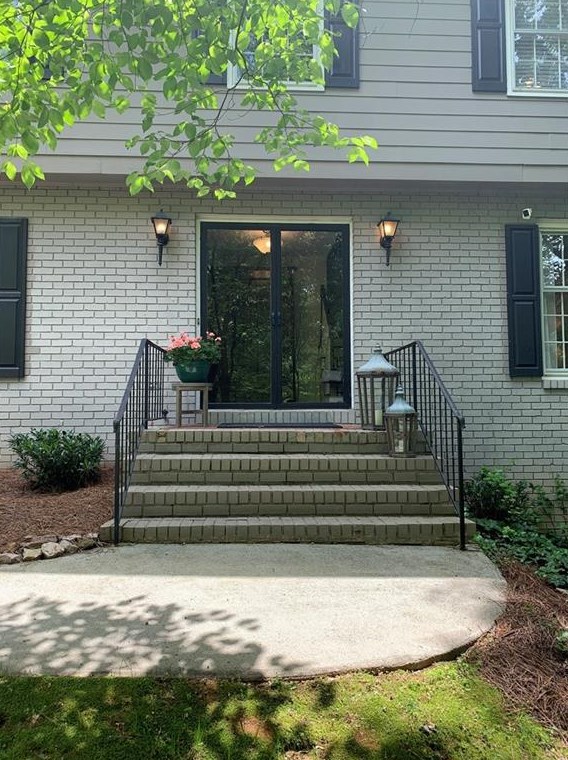 705 Hunterhill Ct, Roswell, GA 30075