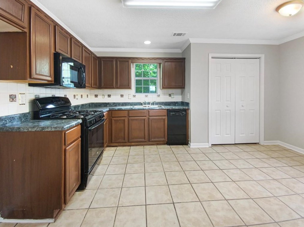 1783 Hawthorne Ave, Smyrna GA  30080-2335 exterior