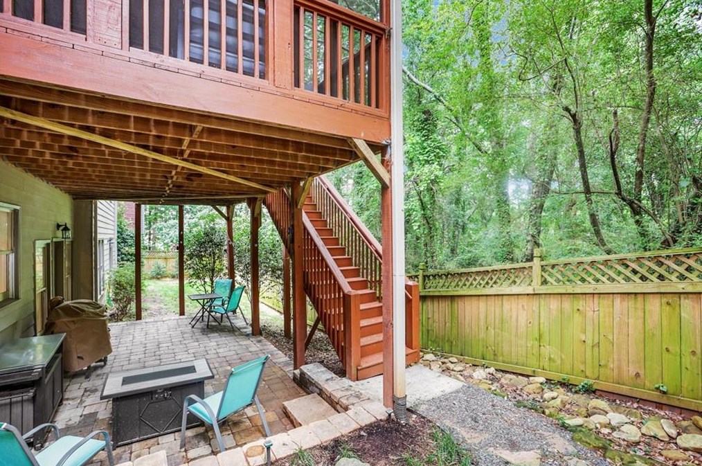 2451 Medlock Cmns, Decatur GA  30030-1599 exterior