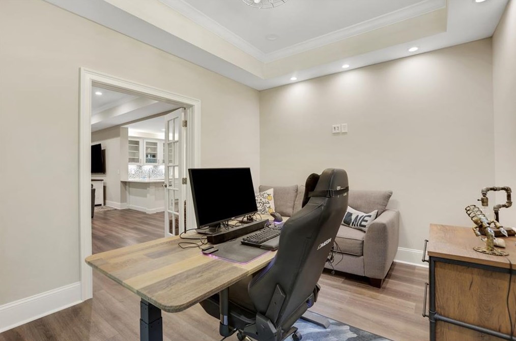 2451 Medlock Cmns, Decatur GA  30030-1599 exterior