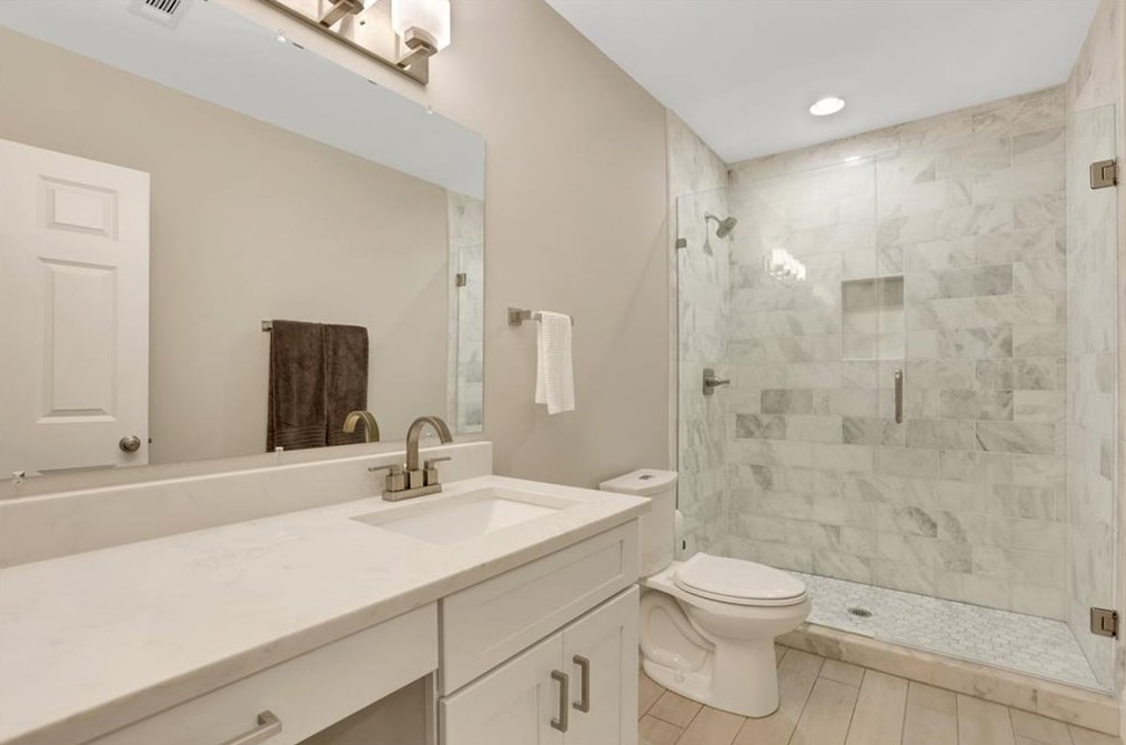 2451 Medlock Cmns, Decatur GA  30030-1599 exterior