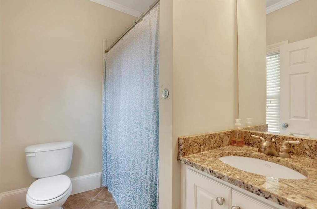 2451 Medlock Cmns, Decatur GA  30030-1599 exterior