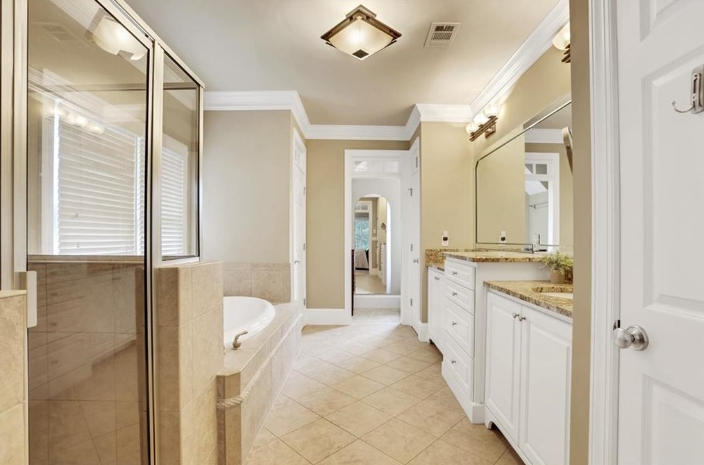 2451 Medlock Cmns, Decatur GA  30030-1599 exterior