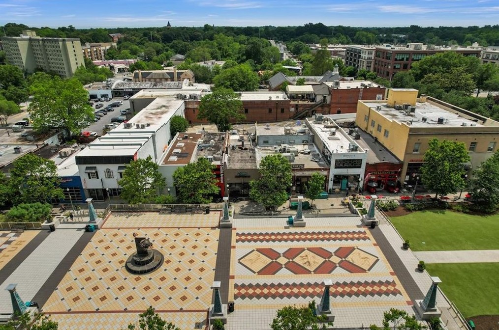 2451 Medlock Cmns, Decatur GA  30030-1599 exterior