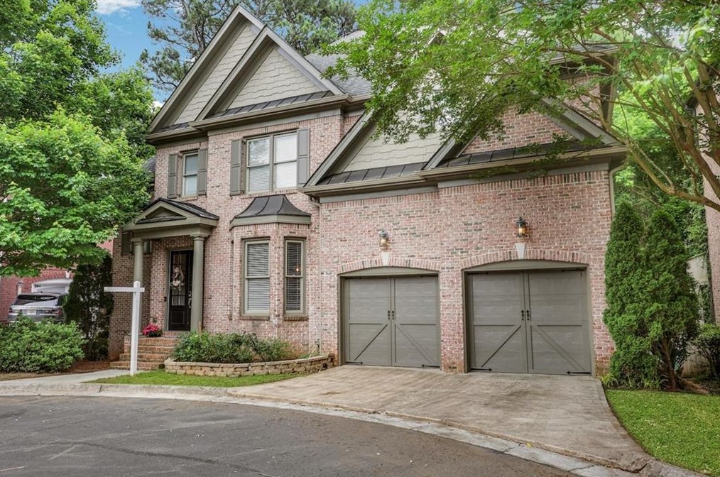 2451 Medlock Cmns, Decatur GA  30030-1599 exterior