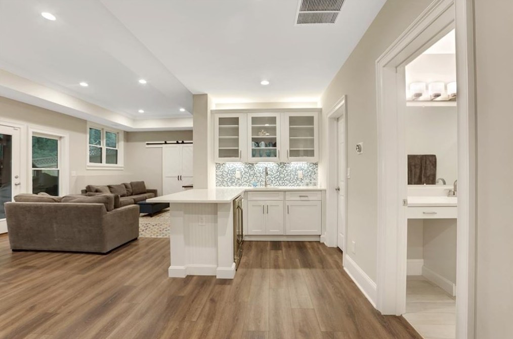 2451 Medlock Cmns, Decatur GA  30030-1599 exterior