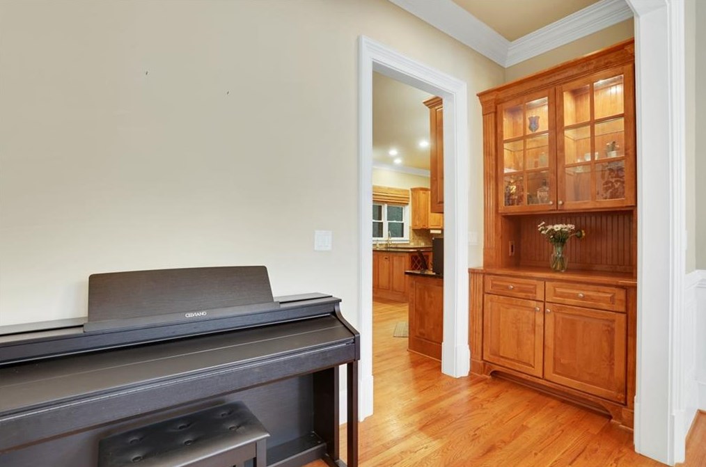 2451 Medlock Cmns, Decatur GA  30030-1599 exterior