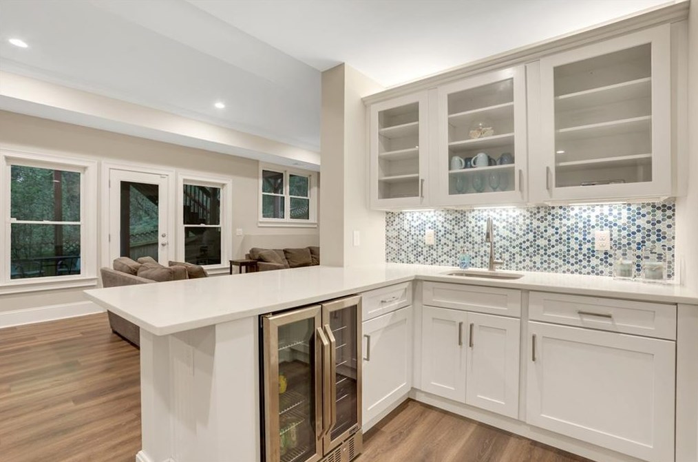 2451 Medlock Cmns, Decatur GA  30030-1599 exterior