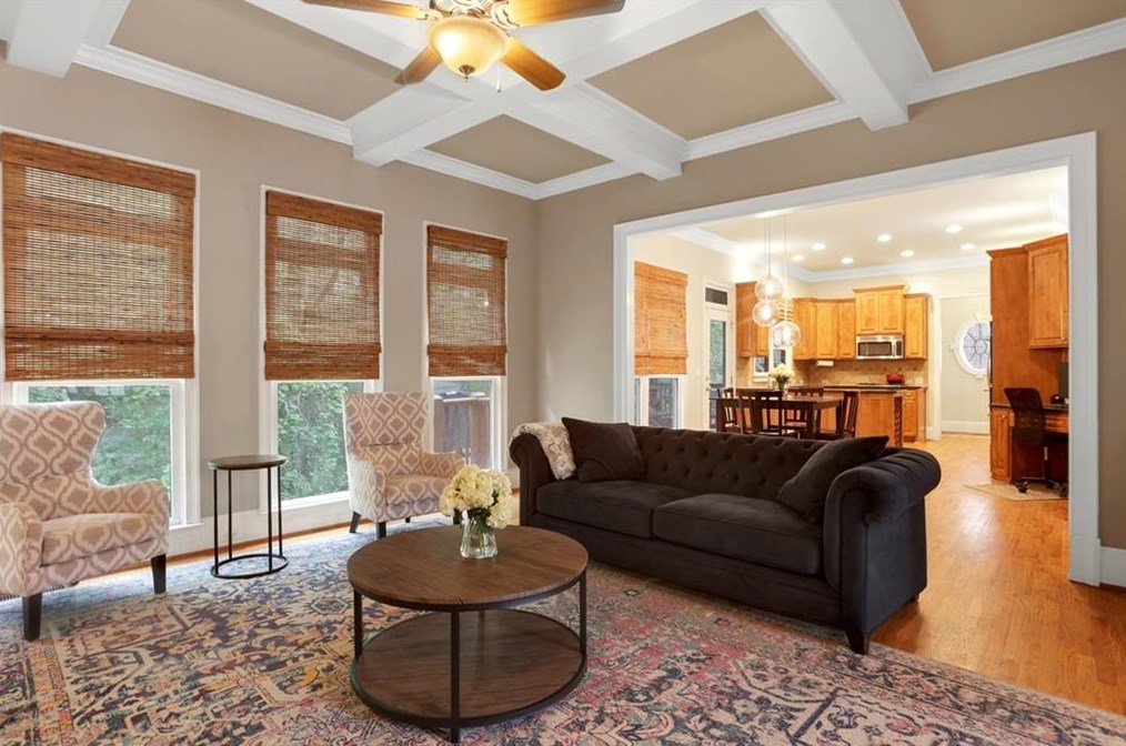 2451 Medlock Cmns, Decatur GA  30030-1599 exterior