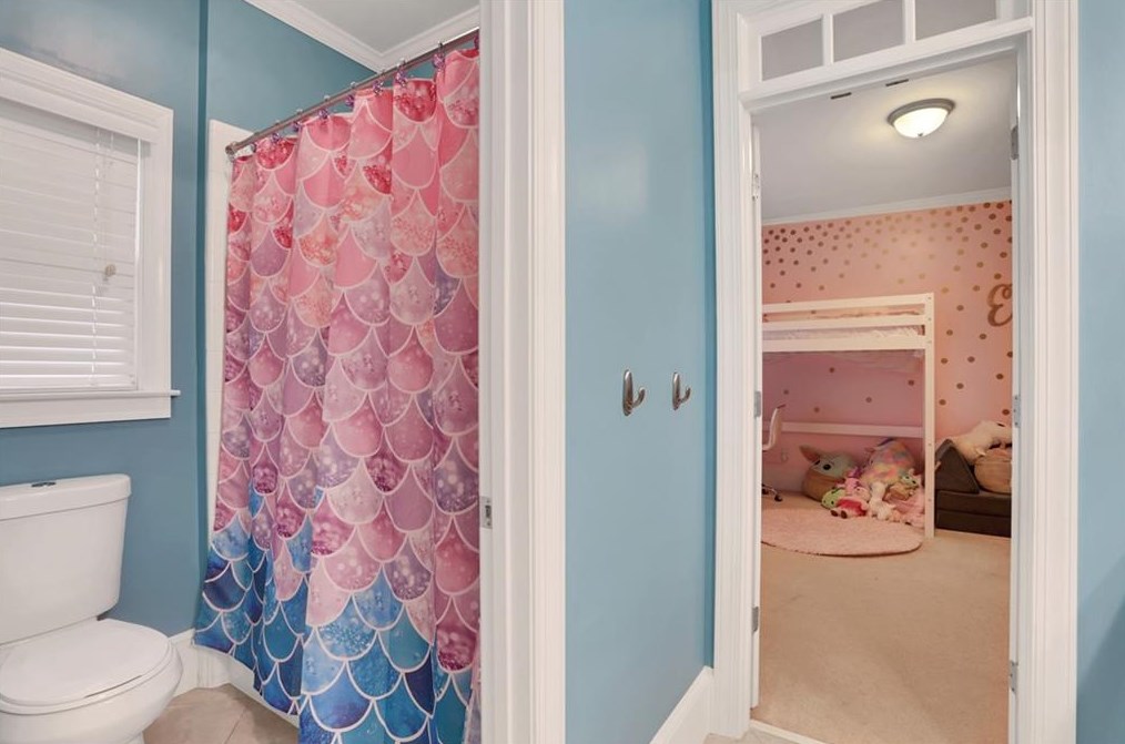 2451 Medlock Cmns, Decatur GA  30030-1599 exterior