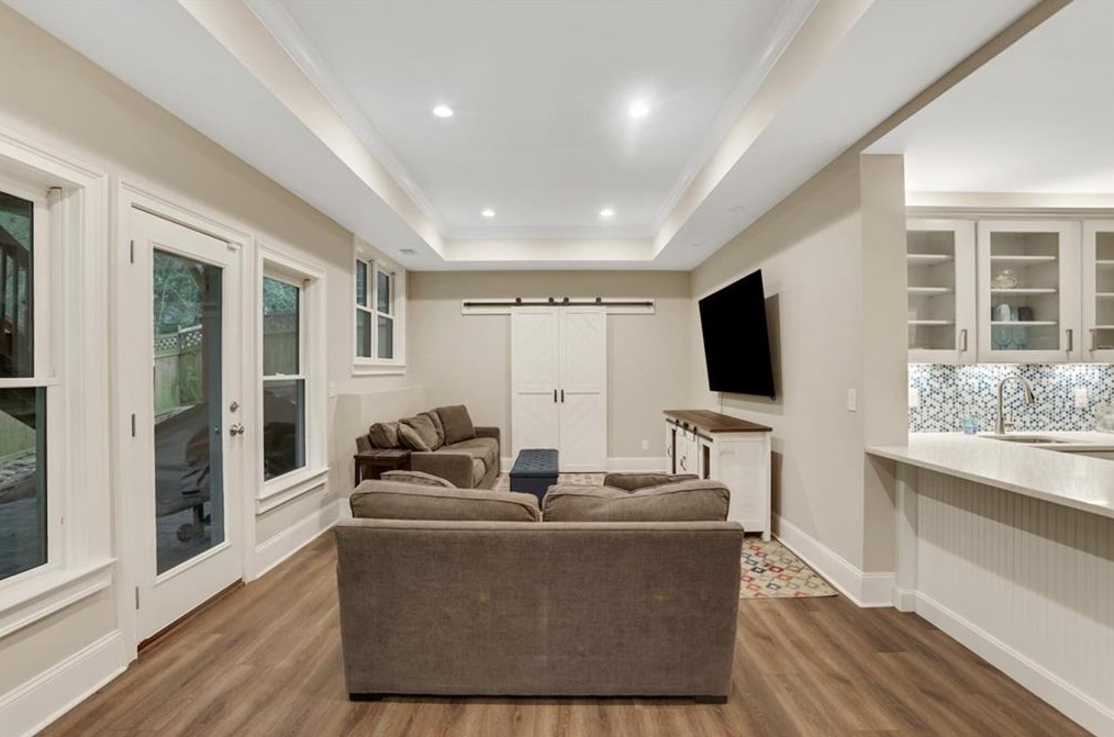 2451 Medlock Cmns, Decatur GA  30030-1599 exterior