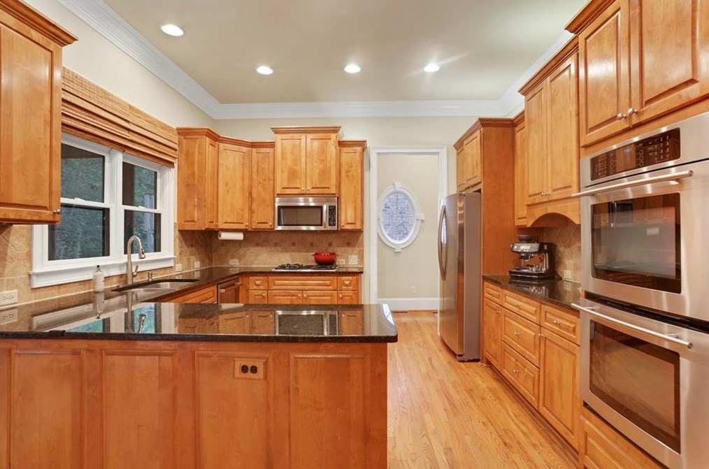 2451 Medlock Cmns, Decatur GA  30030-1599 exterior