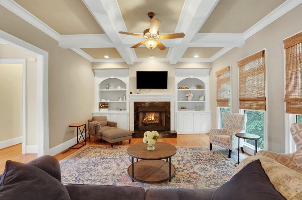 2451 Medlock Cmns, Decatur GA  30030-1599 exterior