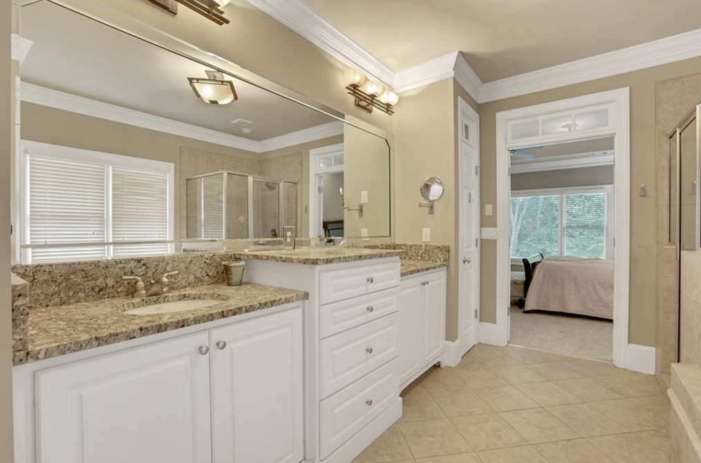 2451 Medlock Cmns, Decatur GA  30030-1599 exterior