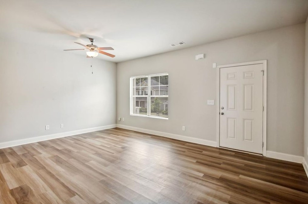 5962 Westchase St, Atlanta GA  30336-2915 exterior