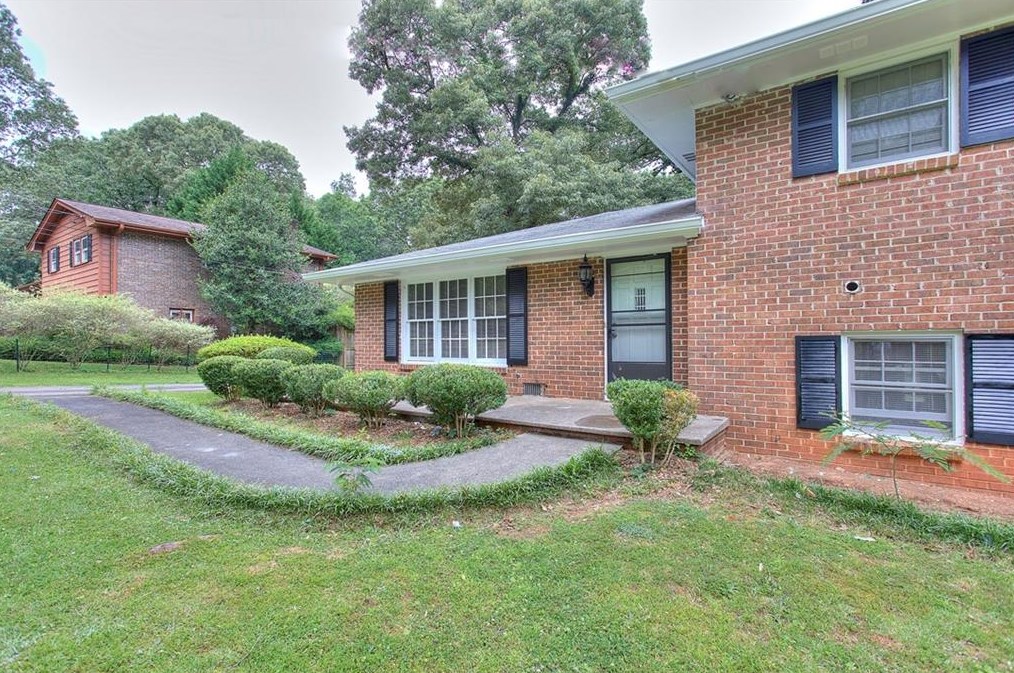 1314 Shadygrove Ct, Stone Mountain, GA 30083-2212