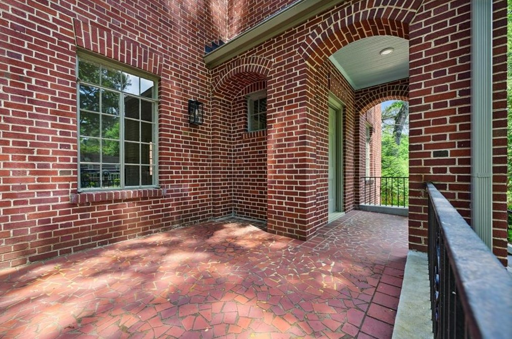 1698 Noble Dr, Atlanta GA  30306-3140 exterior