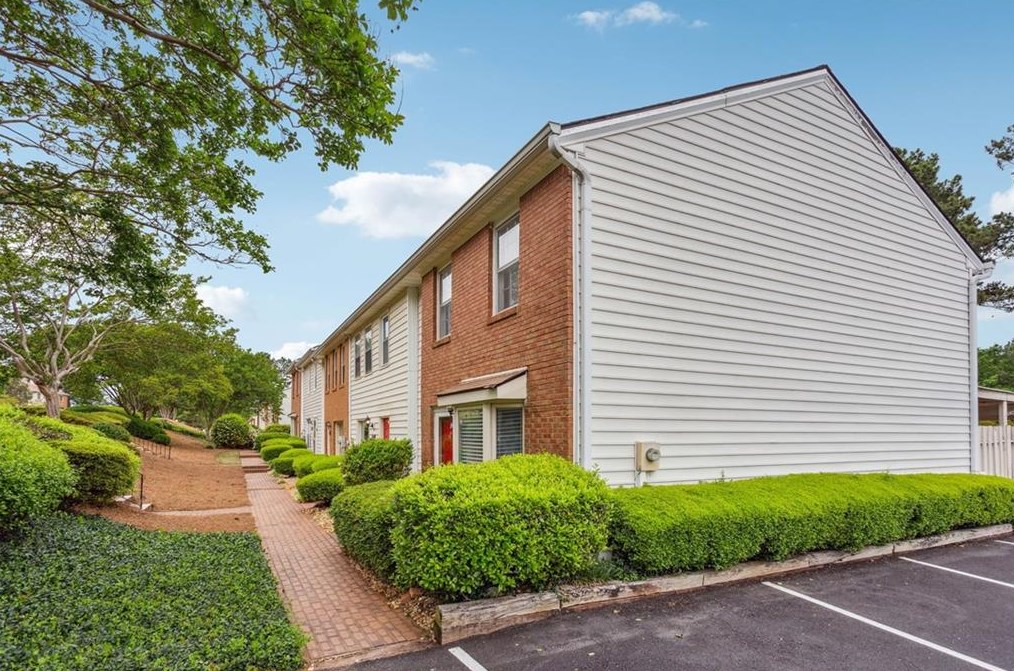 102 Holcomb Ferry Rd, Roswell, GA 30076