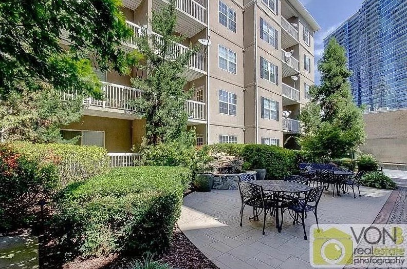 1075 Peachtree Walk, Atlanta GA  30309-4404 exterior