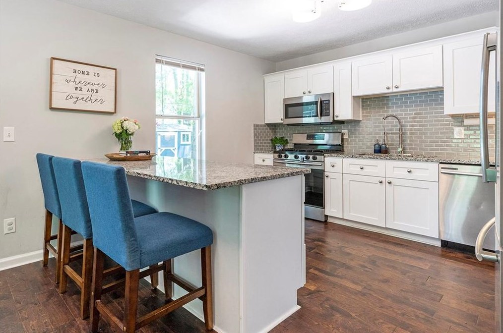 590 Oxbo Rd, Roswell, GA 30075-4930