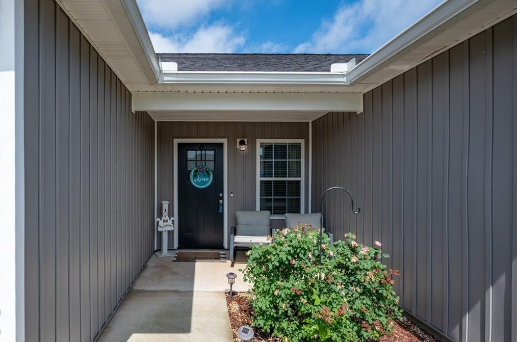 452 Lakecrest Cir, Calhoun, GA 30701-3568