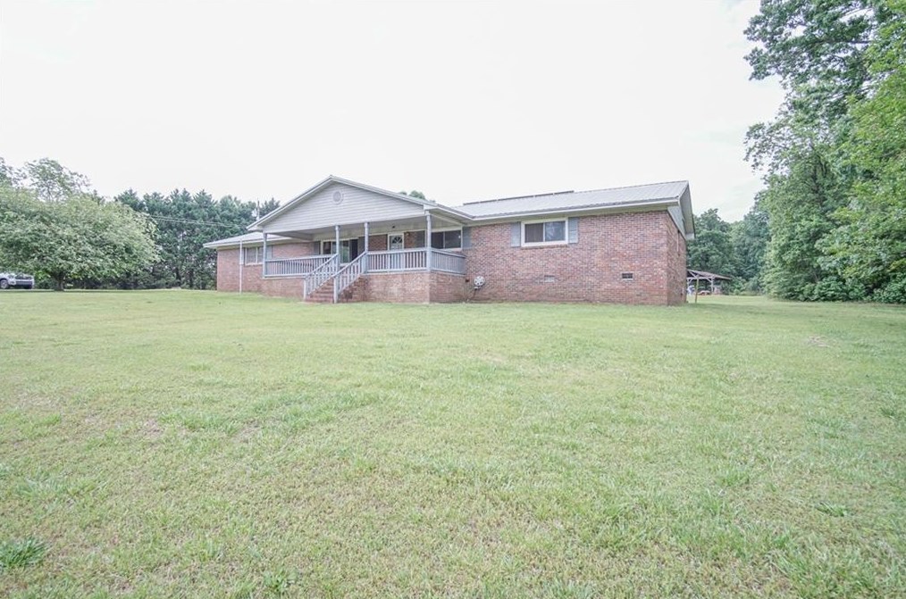 95 Sunset Dr, Hartwell, GA 30643
