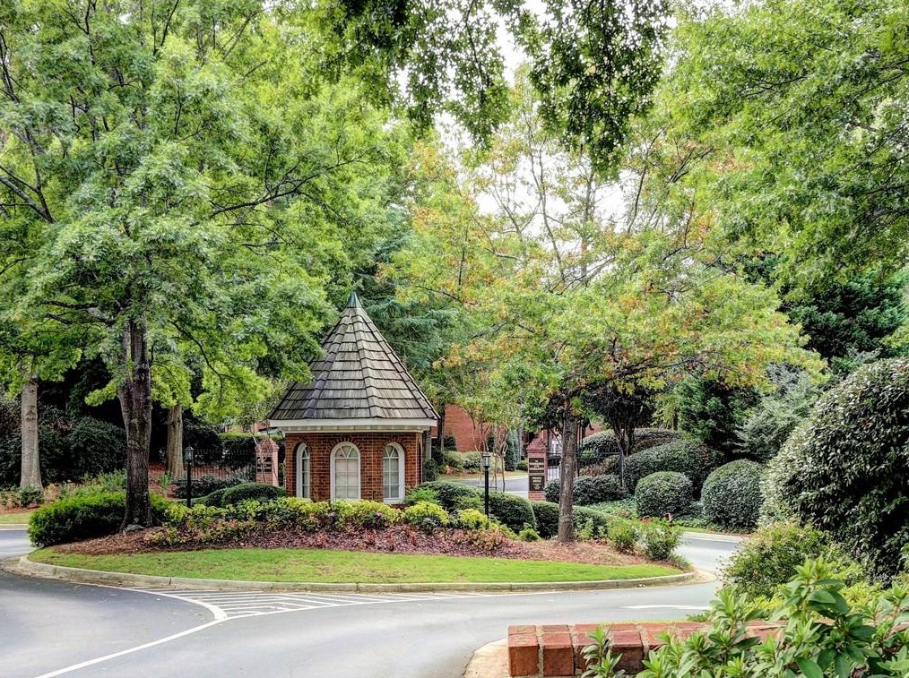 5429 Trentham Dr, Atlanta GA  30338-3052 exterior