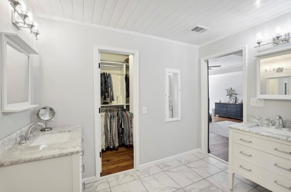 5429 Trentham Dr, Atlanta GA  30338-3052 exterior