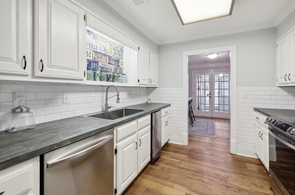 5429 Trentham Dr, Atlanta GA  30338-3052 exterior