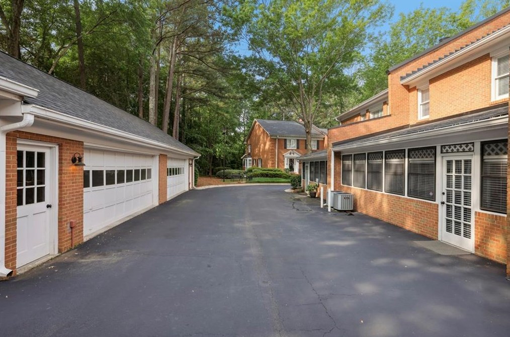 5429 Trentham Dr, Atlanta GA  30338-3052 exterior